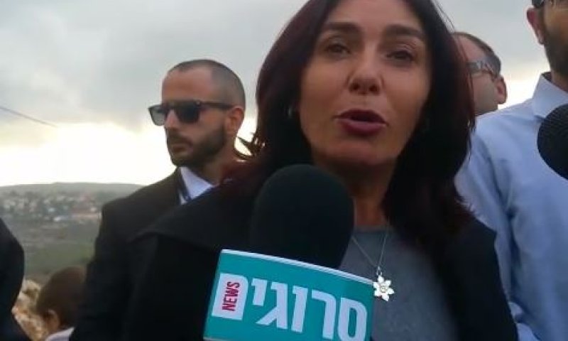 רגב למנדלבליט: "גוררים רגליים ומתעללים באנשים"