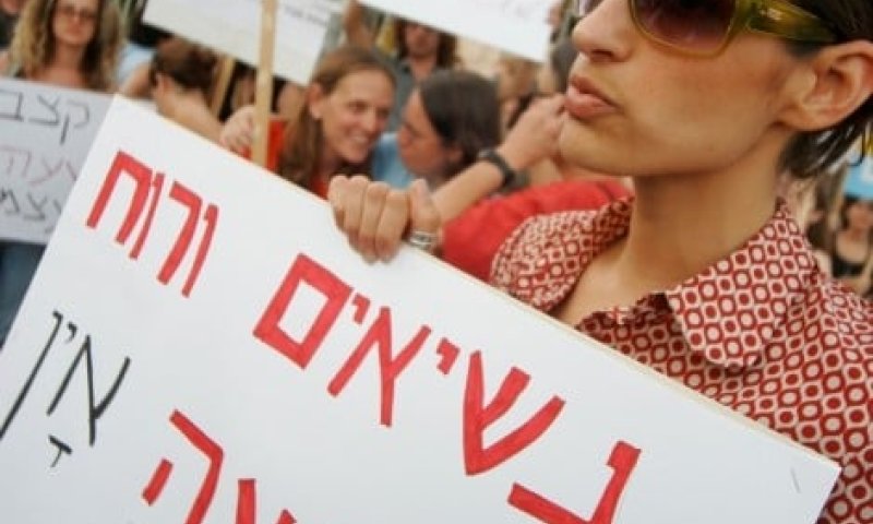 "המשורר האנס" מתקפת בלוגרים על משורר ומבקר הספרות של השמאל הקיצוני