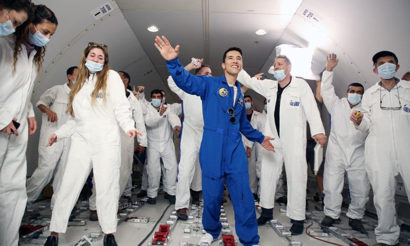 צפו: 'התקווה 6' והראל סקעת עולים על מדים