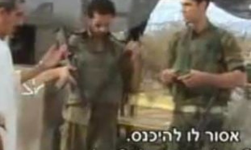 סרטון: למה חיילים לא מעבירים פלסטינית בהריון במחסום