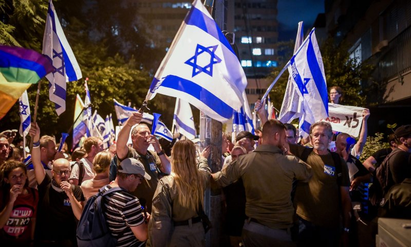 תל אביב נחטפה על ידי המון מוסת שמשליט בה טרור מחשבתי