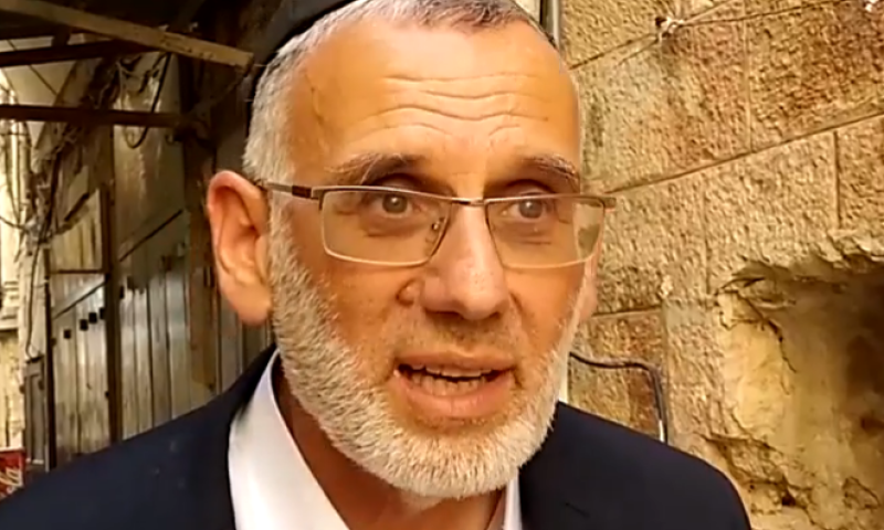 היתר שימוש בקונדום: הרב בוצ'קו מגיב בסרוגים לסערה