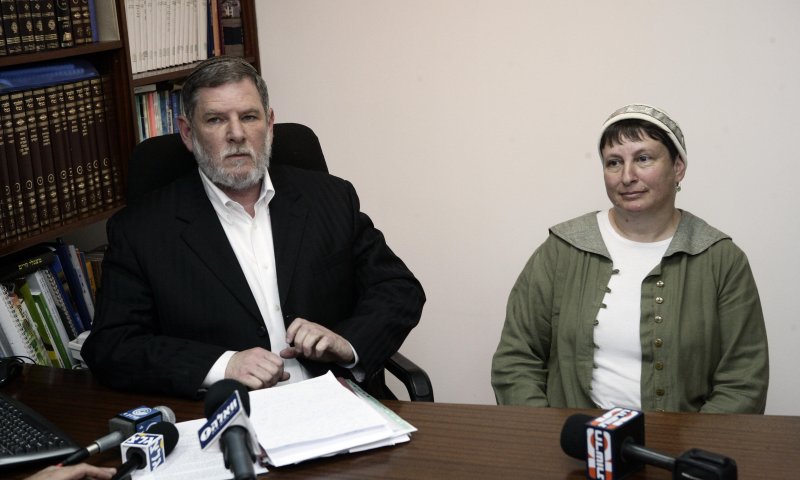 פורום תקנה: הרב דיכובסקי יבחן את הסכמתו לרב מוטי אלון