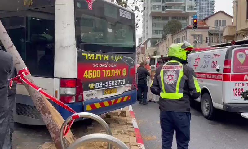 בנסיעה לבני ברק: נוסע חשוד דקר נהג אוטובוס
