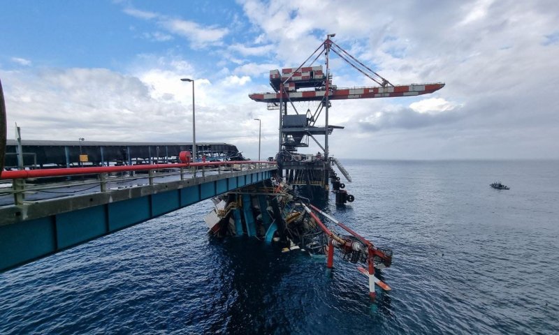 עגורן קרס באשקלון: חיפושים אחר 2 נעדרים