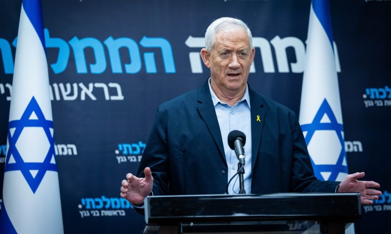 גנץ: לא נסכים לקומבינה פוליטית בחוק הגיוס