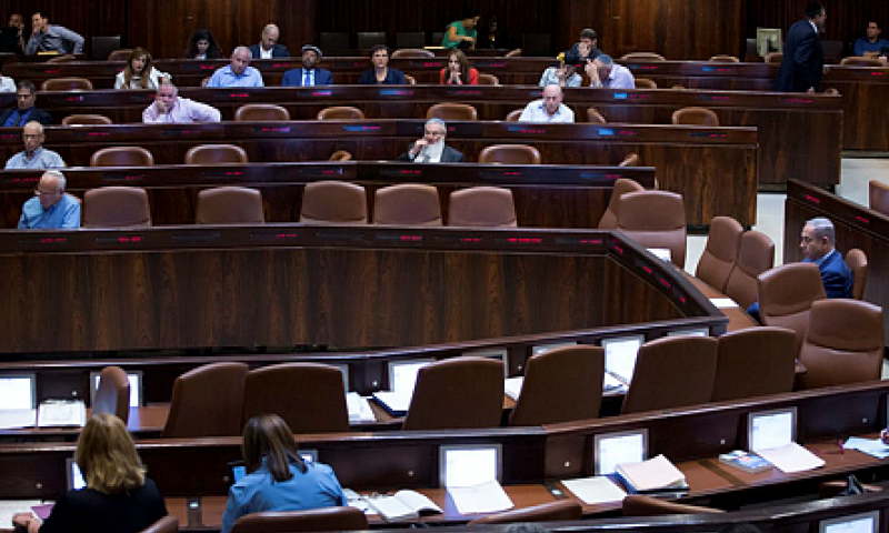 בסוף דרמה: "חוק ההדחה" אושר בכנסת