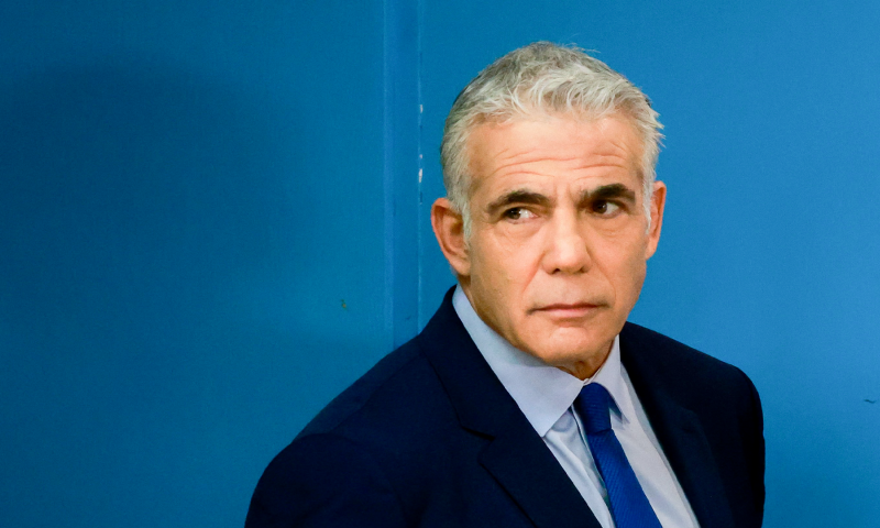 לפיד פונה בבקשה לנתניהו: "ביבי, אל תעשה את זה"