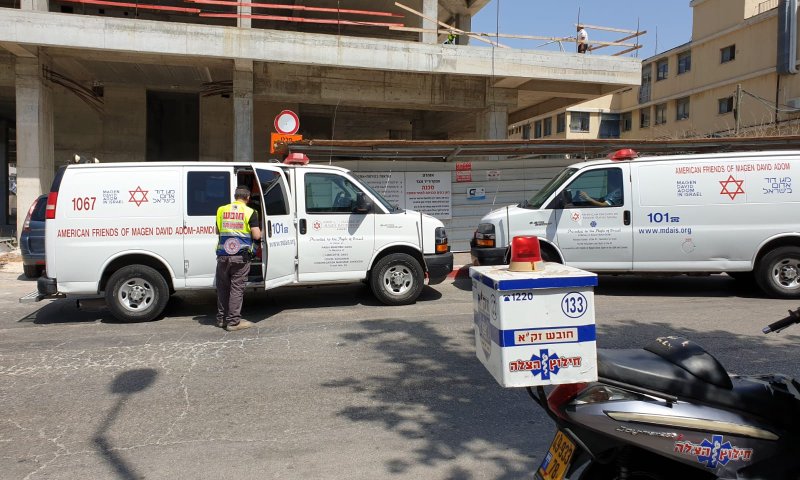 פועל נהרג בתאונת עבודה באתר בניה בפתח תקווה