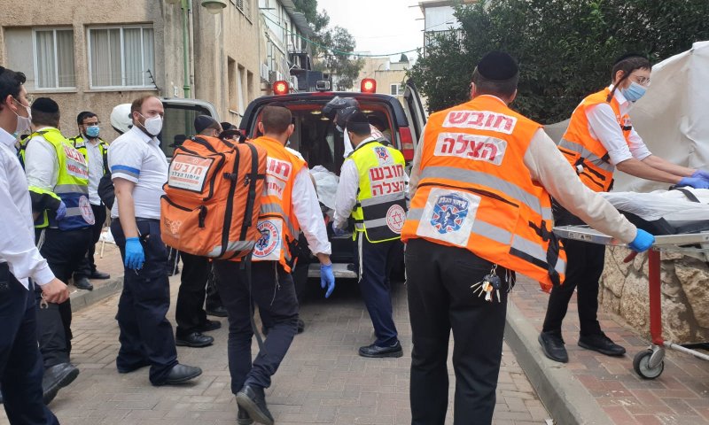 בן 19 נפל מקומה 3 בבני ברק &ndash; מצבו קשה