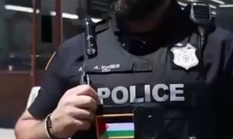 סקנדל בארה"ב: שוטרים תועדו עונדים דגלי פלסטין בזמן משמרת