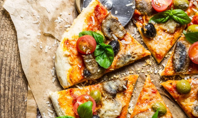 התגעגעתם לחמץ? מתכון קל לפיצה מ-5 מרכיבים