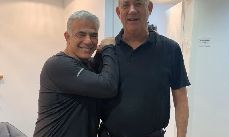 הסתיימה פגישת גנץ ולפיד: השיח יימשך בימים הבאים