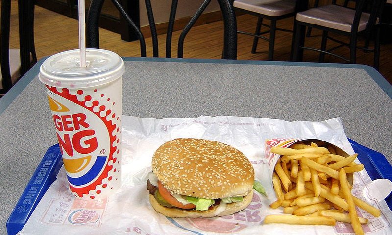 הרבנות: זהירות מהזמנת מזון מהיר באמצעות הטלפון