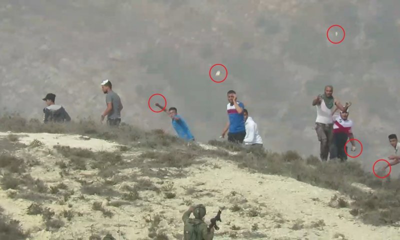 תיעוד: פלסטינים תקפו חיילים ליד יצהר; אחד נורה ונפצע