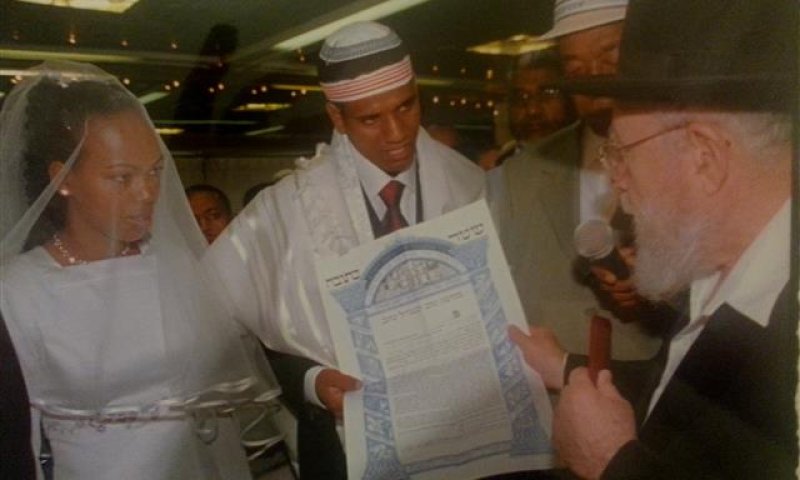 לידיעת שטרן: הרב דוב ליאור מחתן יוצאי אתיופיה