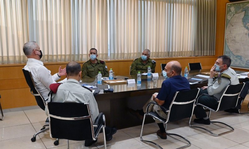 גנץ אישר: לוחמי צה"ל בלבנון יקבלו אות מערכה