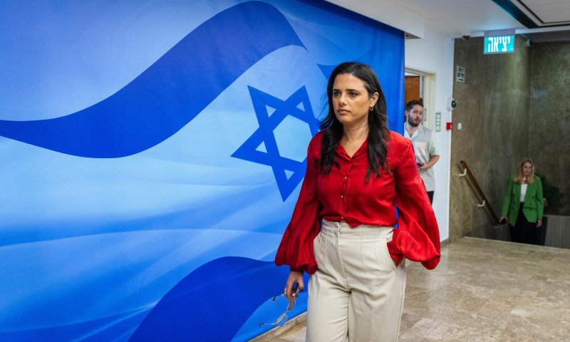 שקד פונה שוב לבר לב: גרש את משפחת המחבל