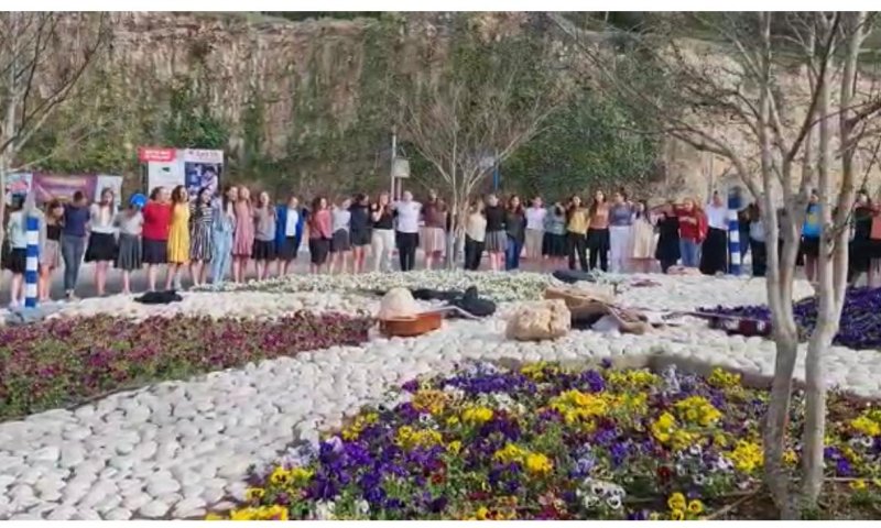 לצד הכאב והאובדן: עצרת שירה ביישוב אפרת