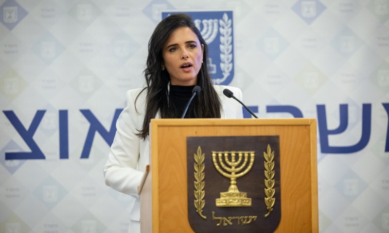 שקד נגד לפיד: תכנית הבניה במזרח י-ם נדחתה בשבוע