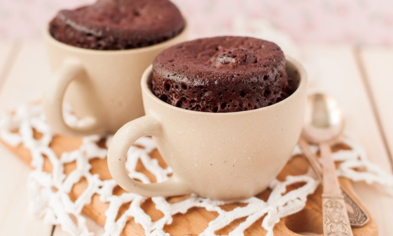 יום נוטלה שמח: מתכון מהיר לעוגת שוקולד בספל