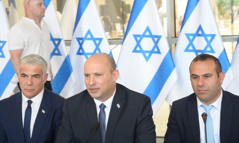 בנט: "הנפת דגל ישראל היא דבר מובן מאליו"