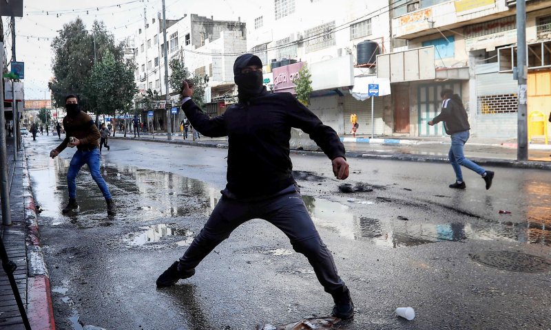 שוטרים שאכפו תקנות קורונה נאלצו לירות באוויר