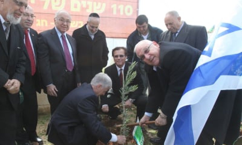 נתניהו, הרב הרשקוביץ, רובי ריבלין והאדמו"ר מקאליב