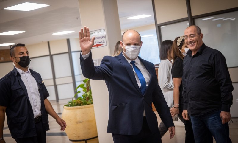 צפו: בנט ולפיד נכנסו למשכן הכנסת; "תהיה ממשלה"