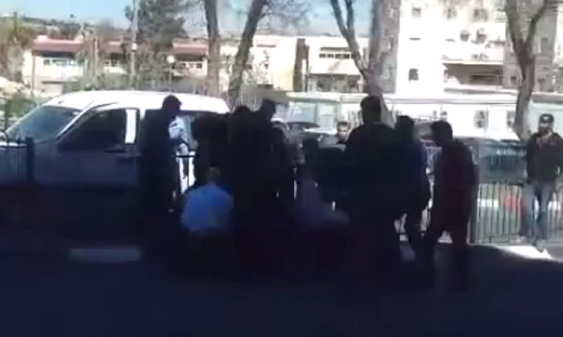 קרית-ארבע: שוטר נדקר ונפצע קשה, אדם נוסף נפצע קל