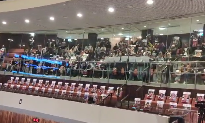 משפחות החטופים התפרצו לנאום נתניהו: "אין זמן". צפו