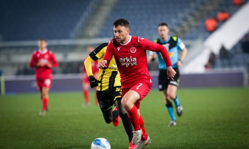 בלי אוהדים: הכדורגל חוזר למגרשים