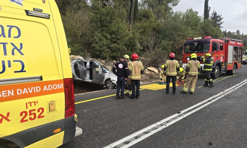 תאונה קטלנית בצפון: נהג רכב נהרג מפגיעת אוטובוס בצומת מירון