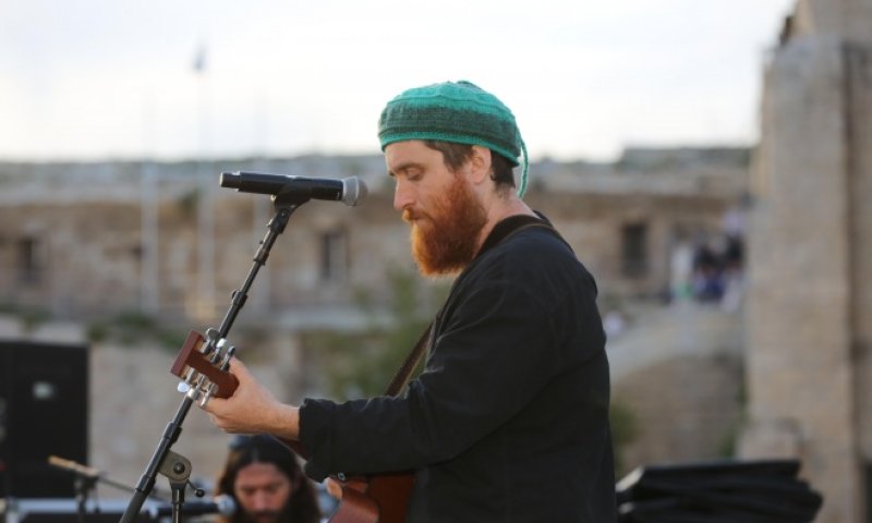 כתר: ביני לנדאו משיק סינגל חדש. צפו