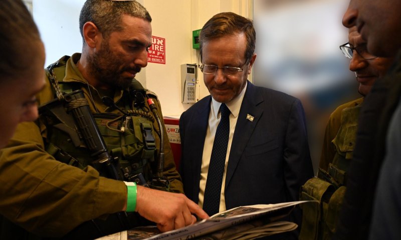 הנשיא הרצוג ביקר בשדרות: "רואים גבורה בלתי נתפסת"