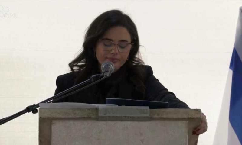 צפו: איילת שקד נחנקת מדמעות בהספד למרים נאור