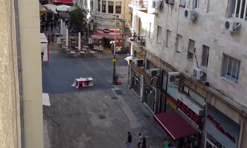 צפו: כך נראו רגעי האזעקה במדרחוב הירושלמי