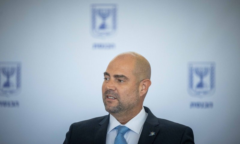 אוחנה יוזם: העלאת משכורת הח"כים תבוטל