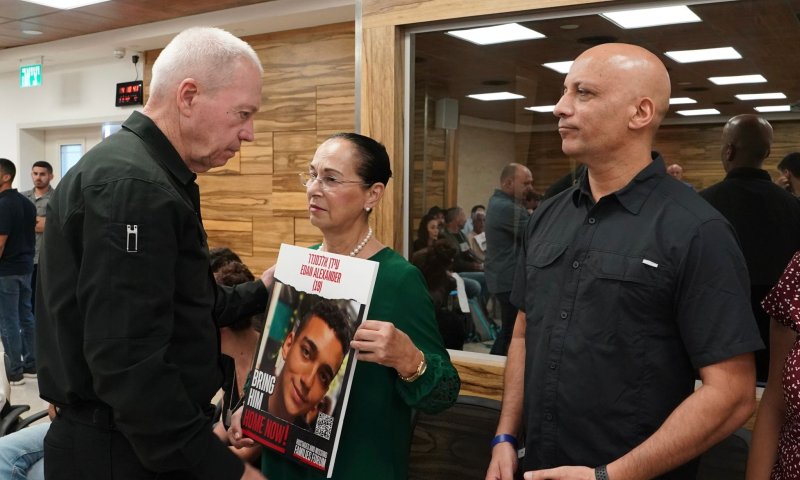 גלנט: הלחץ על חמאס משרת את החזרת החטופים