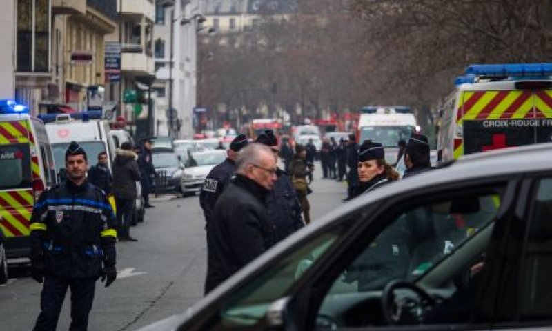 "להכיר בנרצחים בפריז כנפגעי טרור ישראליים"