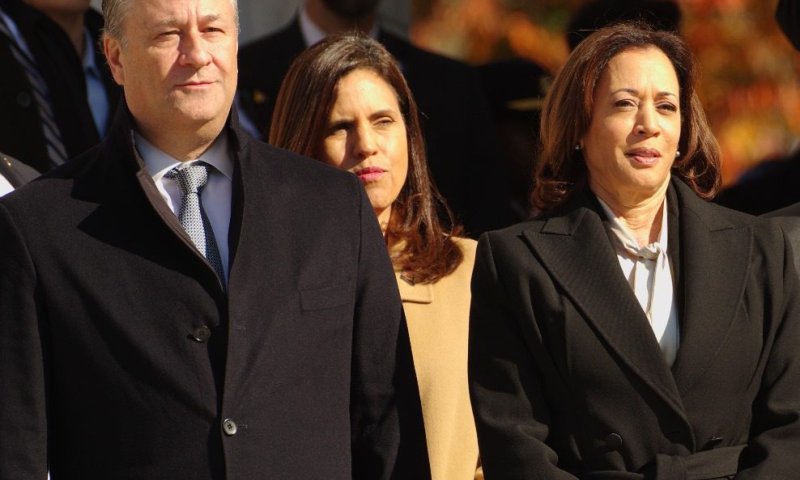 הבעל של קמלה האריס המציא את סיפור חנוכה