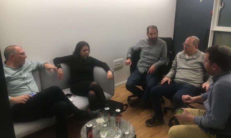 ישיבת שטח של ימינה: "צריך לעבוד כתף אל כתף"