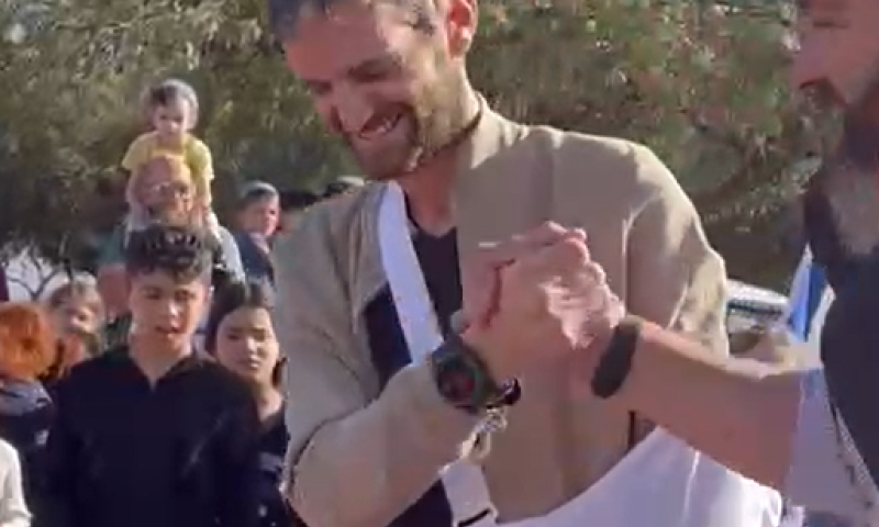 מרגש: הלוחם שנלחם על חייו חזר הביתה | צפו