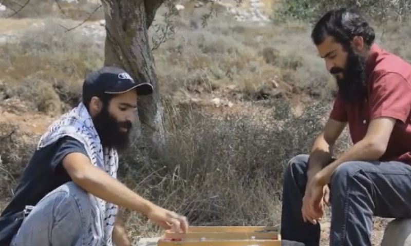 צפו: אפילו השכנים הערבים לא מבינים למה מפנים את עמונה