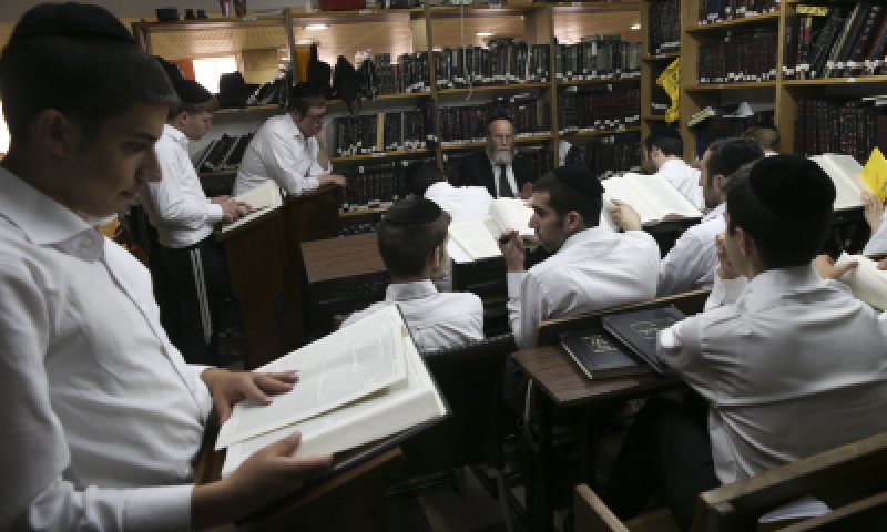 נאמני תורה ועבודה: כסף לישיבות מנוגד להלכה