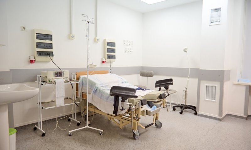 נקבע מותה של היולדת שאושפזה בעקבות תסחיף בלידה שקטה