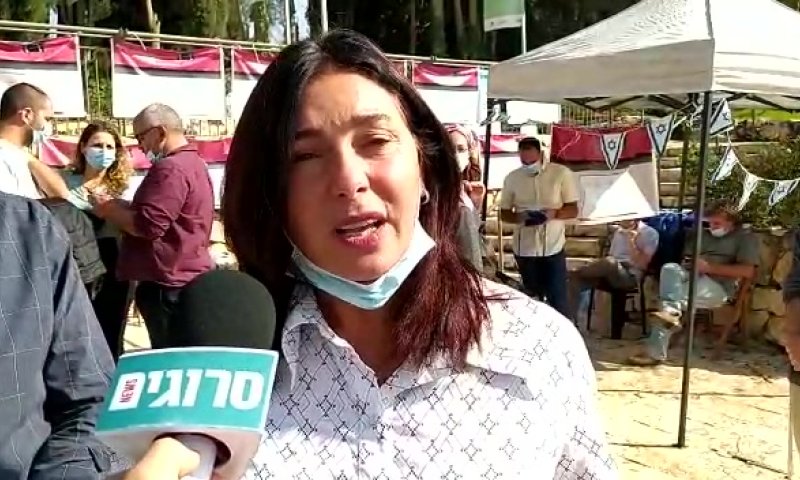 מירי רגב לסרוגים: "בוא נבדוק את בני גנץ"