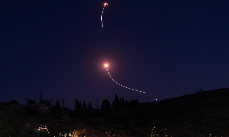 במהלך הלילה: אזעקות הופעלו ברחבי הארץ, טיל מתימן יורט