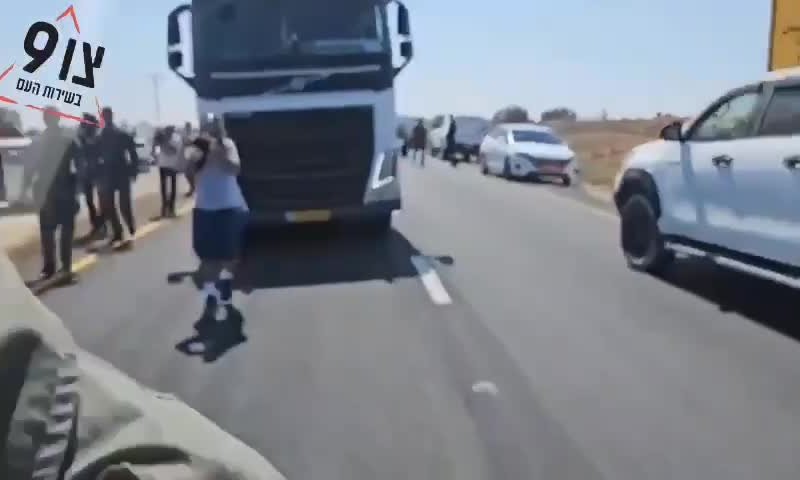 המחאה חוזרת: משאיות הסיוע ההומניטרי נחסמו בכרם שלום