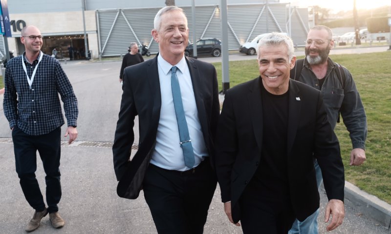 כחול לבן: "נתניהו היסטרי, משנה שוב ושוב גירסאות"